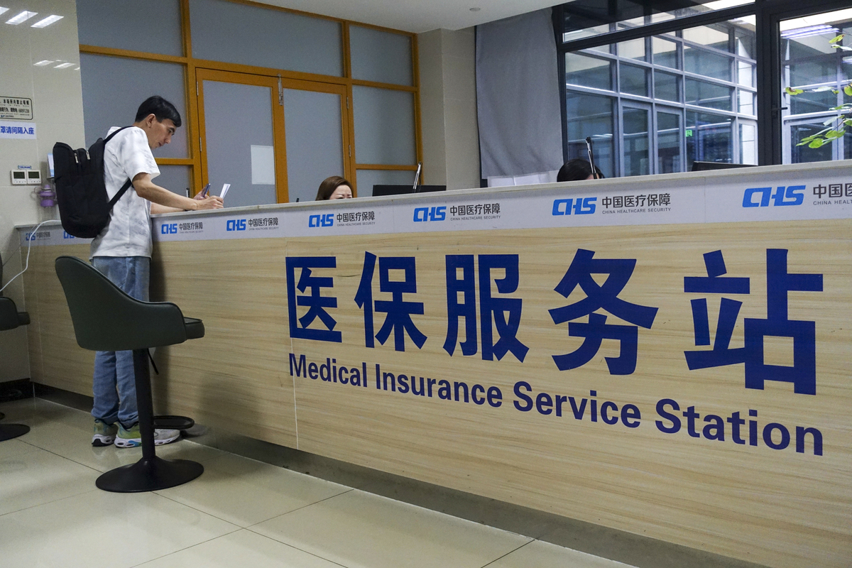 荆州上海医保中心(上海医保中心服务大厅地址)